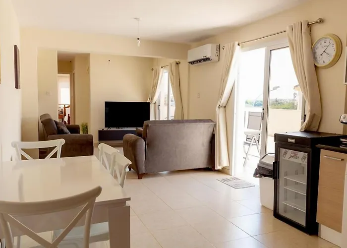 Apartment Penthouse - Sleeps 4 - Sea Views *