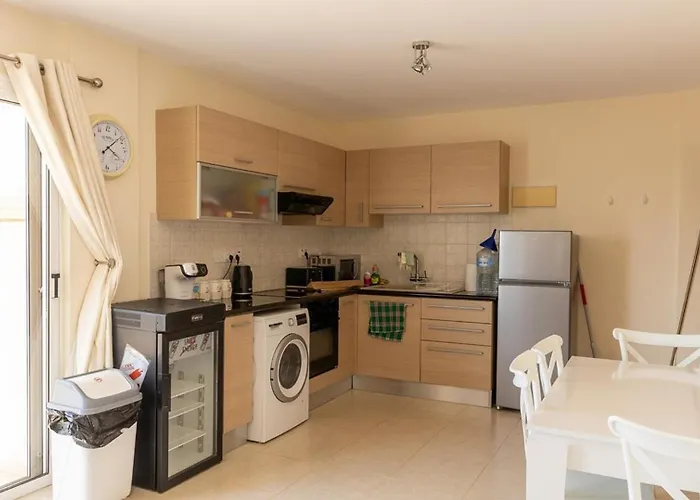 Apartment Penthouse - Sleeps 4 - Sea Views Paralimni