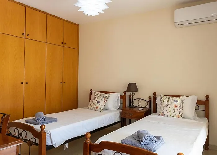 Apartment Penthouse - Sleeps 4 - Sea Views Paralimni