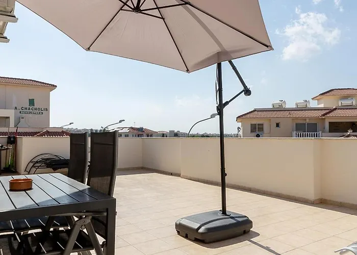 Apartment Penthouse - Sleeps 4 - Sea Views *