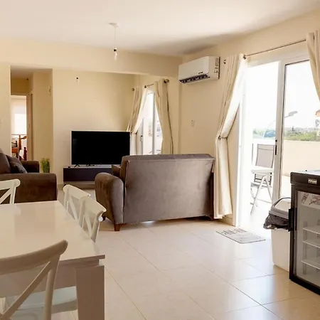 Апартаменты Penthouse Sleeps 4 - Sea Views Pool *