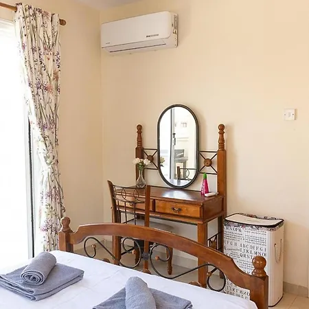 Penthouse Sleeps 4 - Sea Views Pool