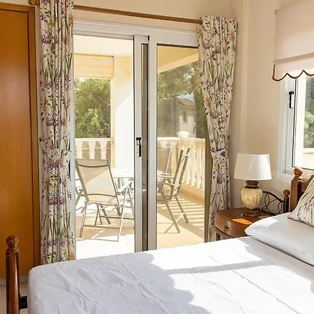 Penthouse Sleeps 4 - Sea Views Pool Апартаменты Паралимни