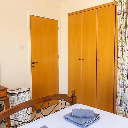 Penthouse Sleeps 4 - Sea Views Pool Апартаменты *