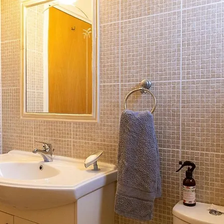 Апартаменты Penthouse Sleeps 4 - Sea Views Pool *