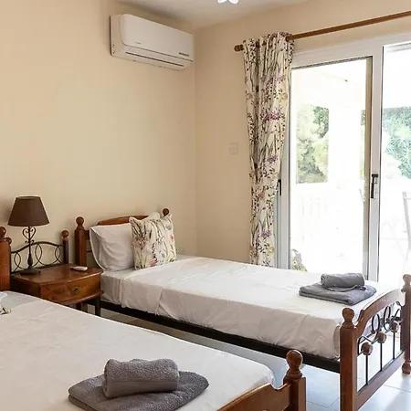 Penthouse Sleeps 4 - Sea Views Pool Апартаменты *