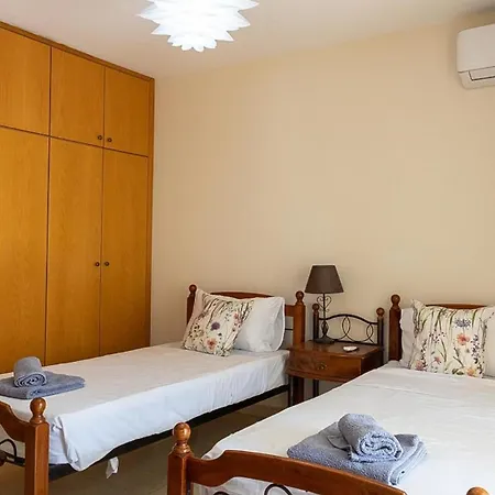 Апартаменты Penthouse Sleeps 4 - Sea Views Pool Паралимни