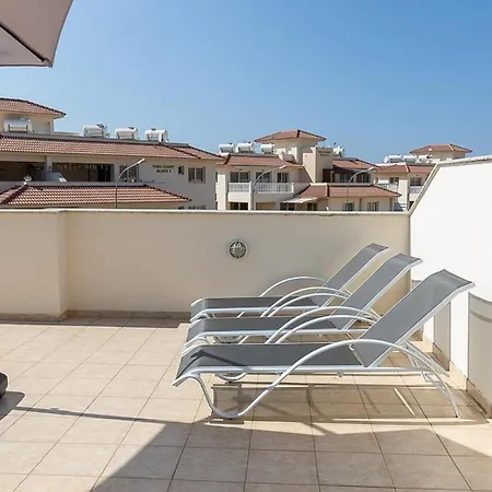 Penthouse Sleeps 4 - Sea Views Pool Апартаменты *