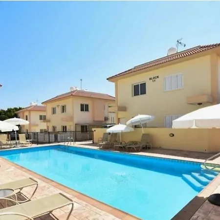 Апартаменты Penthouse Sleeps 4 - Sea Views Pool Паралимни