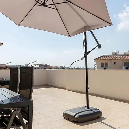 Апартаменты Penthouse Sleeps 4 - Sea Views Pool *