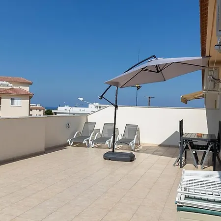 Penthouse Sleeps 4 - Sea Views Pool * פאראלימני