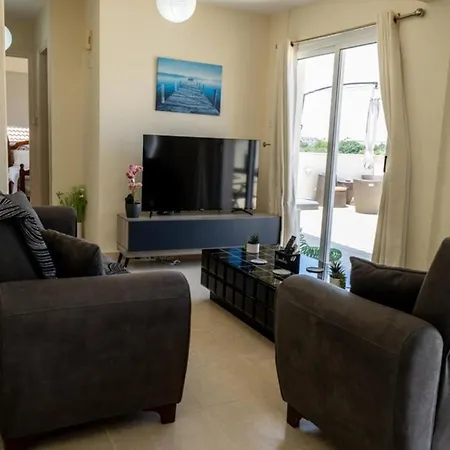 Апартаменты Penthouse Sleeps 4 - Sea Views Pool Паралимни