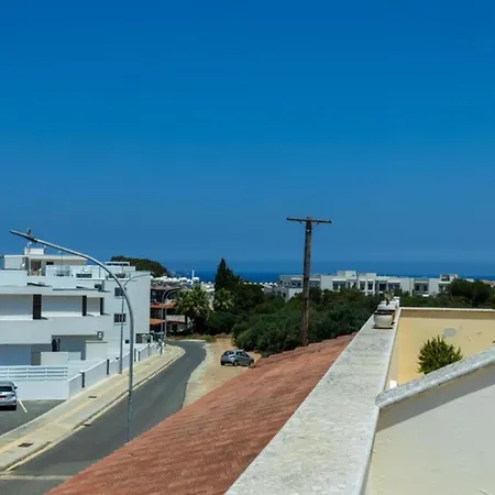 Апартаменты Penthouse Sleeps 4 - Sea Views Pool