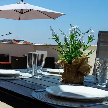 Penthouse Sleeps 4 - Sea Views Pool Апартаменты