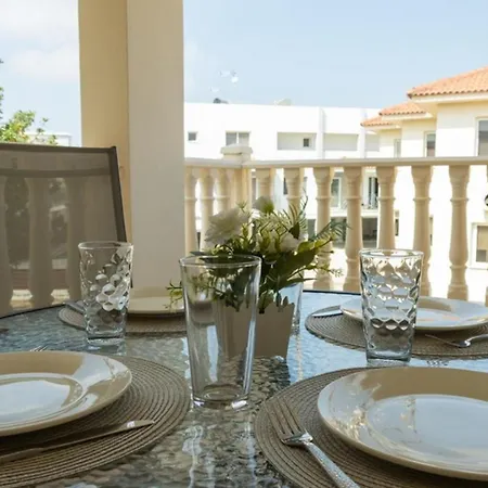 Penthouse Sleeps 4 - Sea Views Pool * Паралимни
