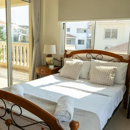 Penthouse Sleeps 4 - Sea Views Pool Апартаменты Паралимни