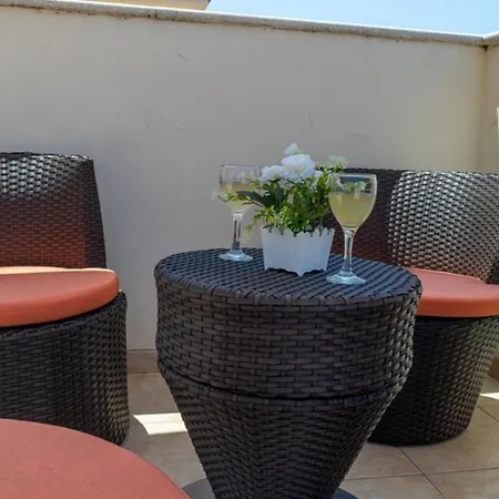 Penthouse Sleeps 4 - Sea Views Pool Апартаменты