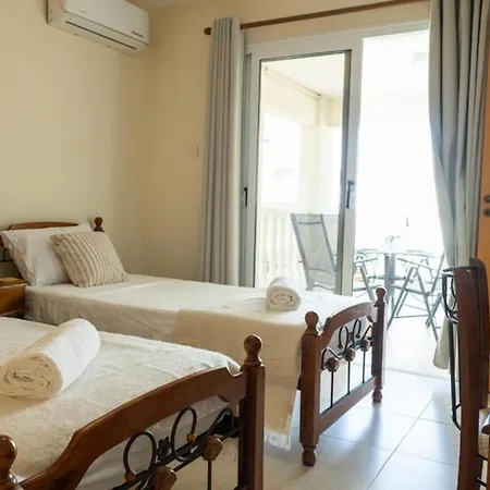 Апартаменты Penthouse Sleeps 4 - Sea Views Pool
