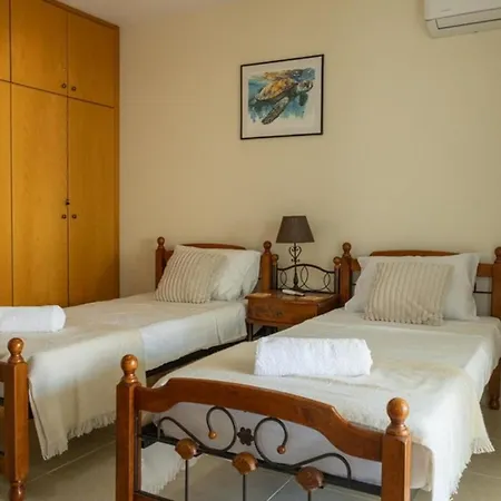 Апартаменты Penthouse Sleeps 4 - Sea Views Pool *