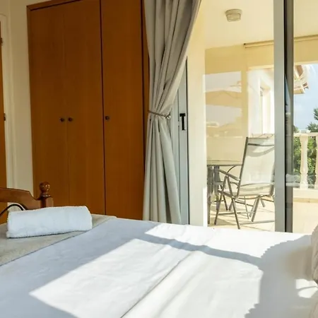 Penthouse Sleeps 4 - Sea Views Pool Апартаменты *