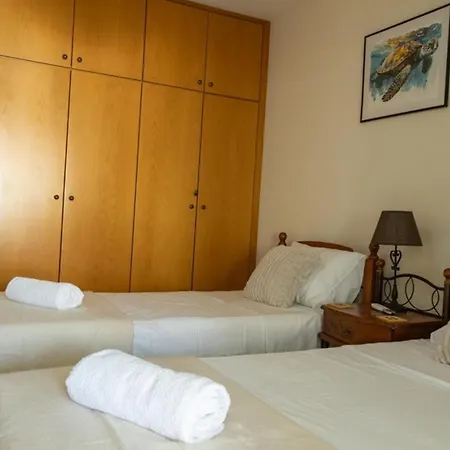 Penthouse Sleeps 4 - Sea Views Pool Апартаменты