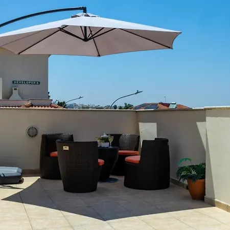 Апартаменты Penthouse Sleeps 4 - Sea Views Pool Паралимни