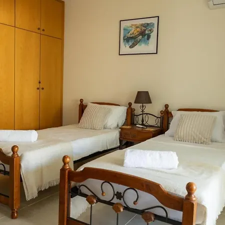 Penthouse Sleeps 4 - Sea Views Pool Паралимни