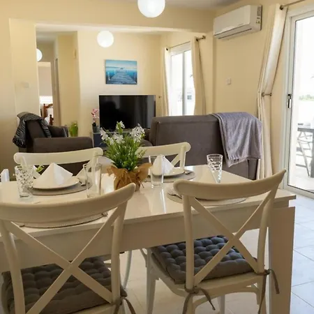 Penthouse Sleeps 4 - Sea Views Pool