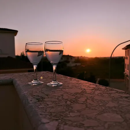 Penthouse Sleeps 4 - Sea Views Pool Апартаменты *