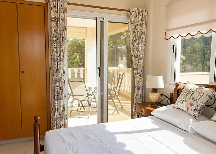 Penthouse - Sleeps 4 - Sea Views Apartament Paralimni